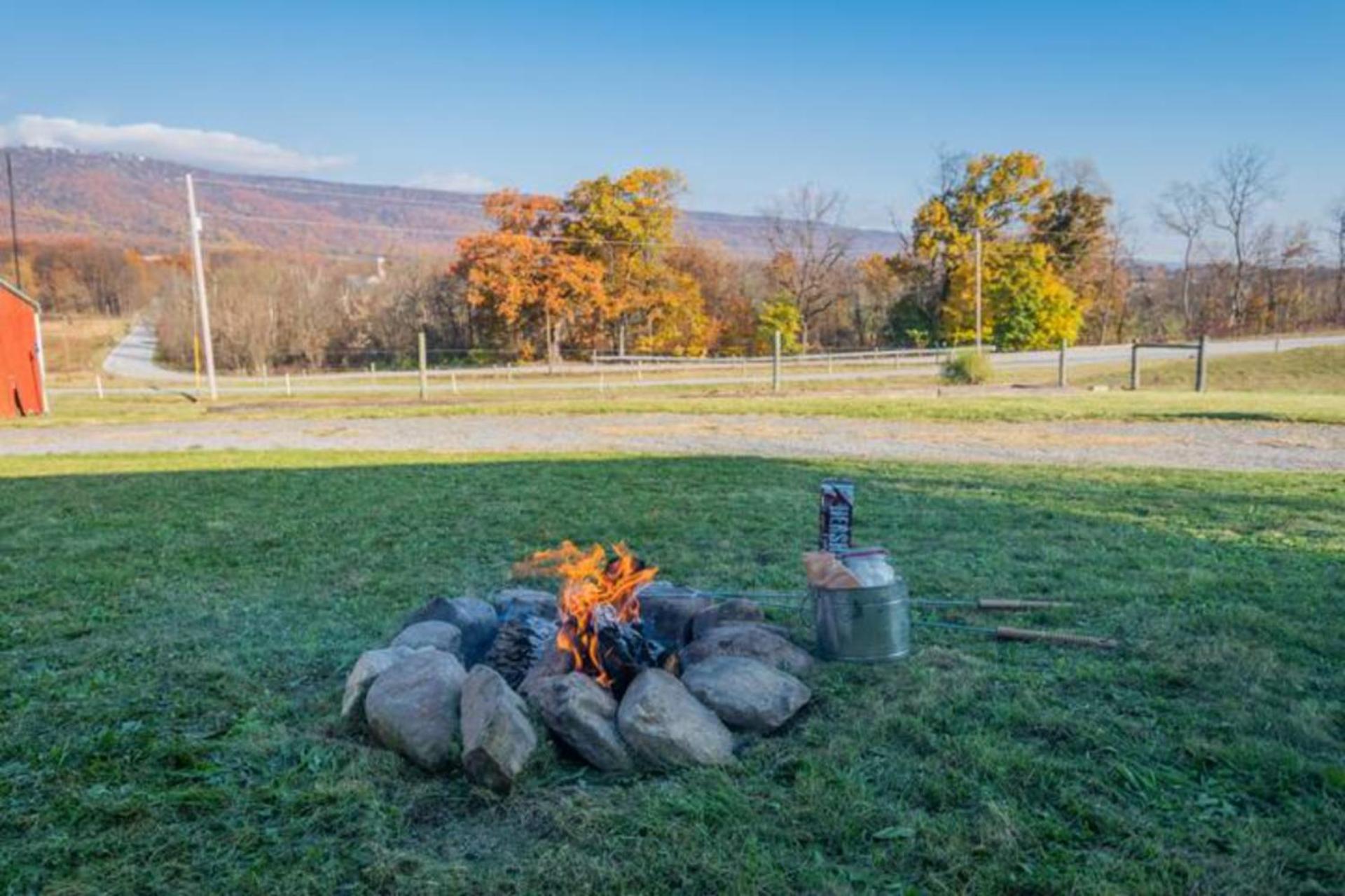 Oakbend Cottage + Fire Pit Newville Ngoại thất bức ảnh